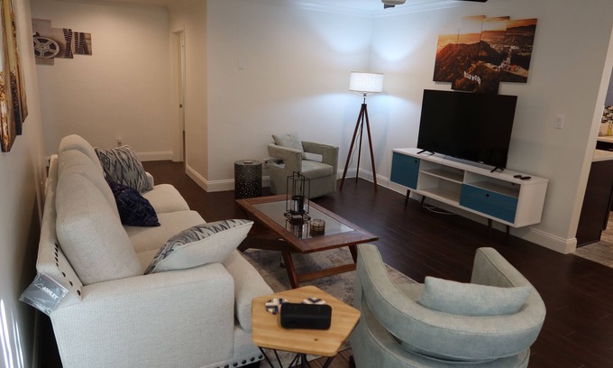 Los Angeles Condo | BRIGHT & SPACIOUS 3BR CONDO NEAR LAX + POOL, PARKING & YOGA ROOM!