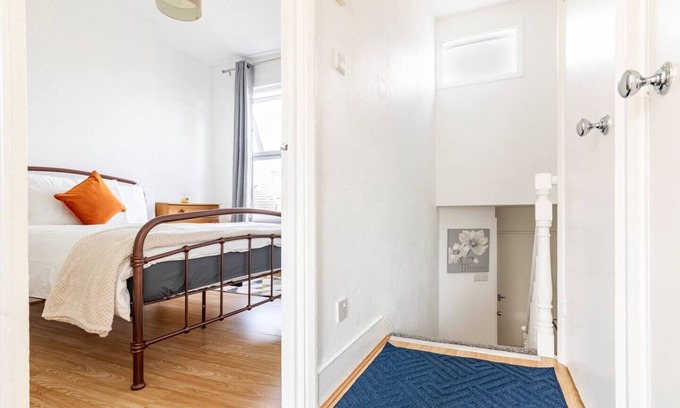 Coldharbour Apartment | Bright & Spacious comfy 3 bed apartment in Brixtonn