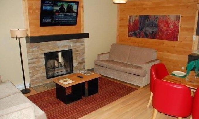 Banff Condo | Bright & Spacious for 8 | Access to 2 hot tubs!