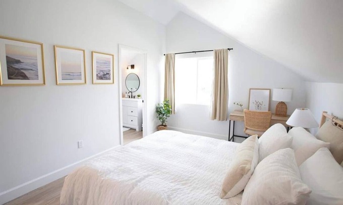 Loma Portal House | Bright, Spacious, King Bed, Family Friendly