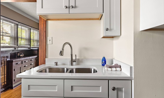 Summit - University Apartment | Bright Spacious St. Paul Duplex- Upper Level