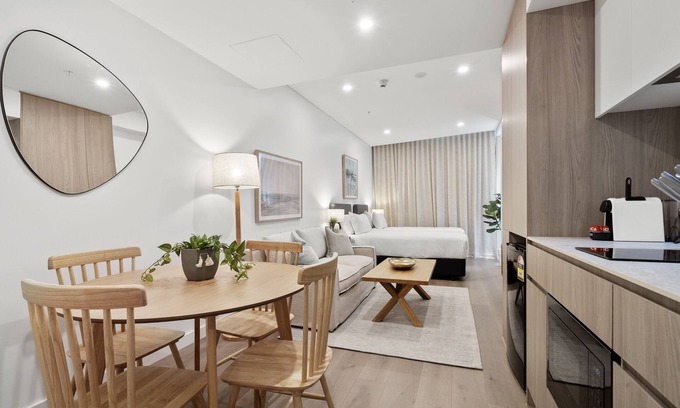 North Fremantle Apartment | Bright Studio Stay in North Fremantle with Views