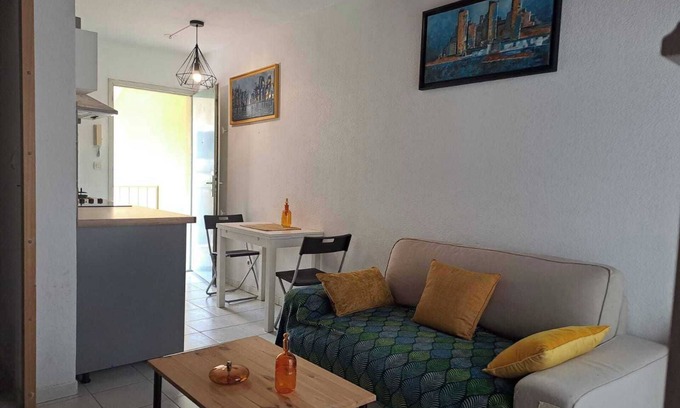 Gares Apartment | Bright studio with balcony in Montpellier