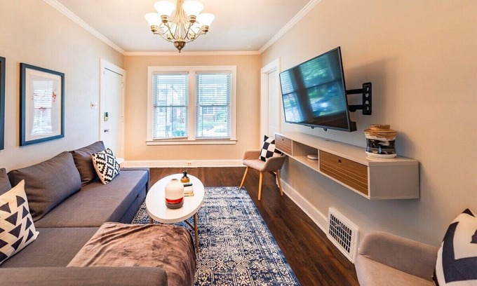 Ferndale Apartment | Bright & Stylish Ferndale 2BR Bungalow! Welcome!