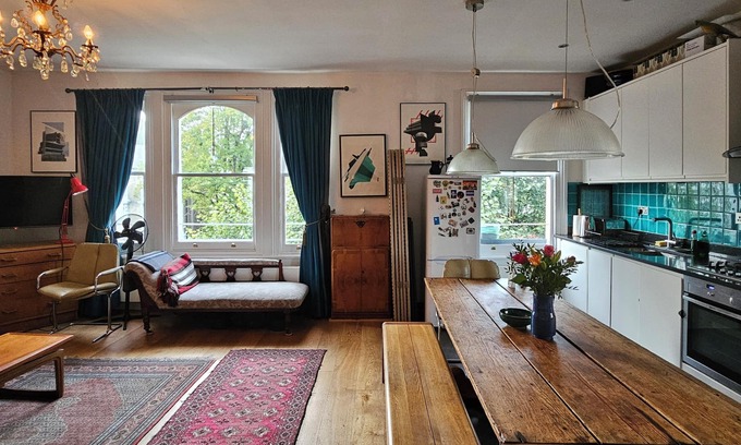 Notting Hill Apartment | Bright, sunny & spacious 3 bed/2 bath triplex in Notting Hill