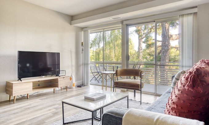 Sunnyvale West Apartment | Bright Sunnyvale 1BR w/W/D, Pool & Gym, near Safeway, by Blueground