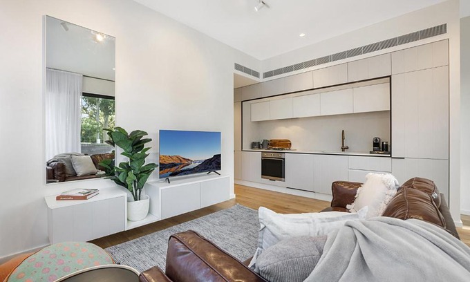 Windsor Apartment | Bright Terrace Unit Next to Chapel St Dining