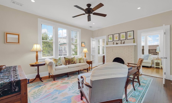 Thomas Square Apartment | Bright Thomas Square Retreat w/Parking and Patio by Lucky Savannah