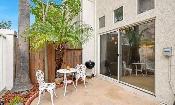 Valle Lindo House | Bright Townhome Retreat with Private Patio & Walk Trails