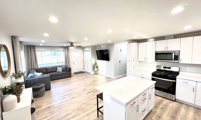 Wasilla House | Bright Updated Family Home