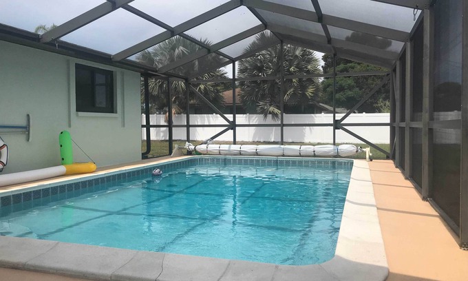 South Venice House | Bright Venice Home w/Yard < 4 Miles to Beach!