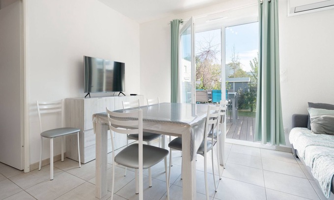 Serignan Villa | Bright villa 8 ppl, garden, close to the sea