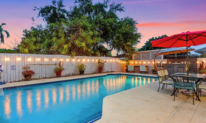 Homestead House | Bright Villa, Heated Pool, 2 Kings, by Everglades, Biscayne & Keys