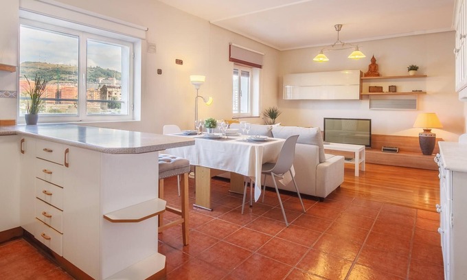 Basurto-Zorroza Apartment | Bright with views of the Bilbao estuary