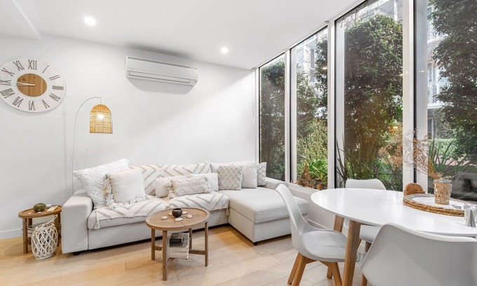 Brighton Apartment | Brighton 1-Bed Apartment with Balcony & Parking