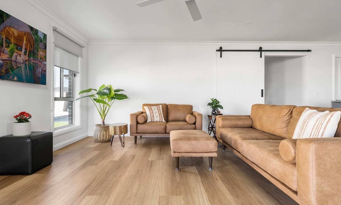 Kelso House | Brilliant Brennan - Modern 4 Bed, 2 Bath Home