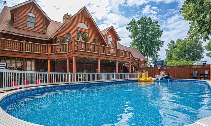 Kent Cabin | Bring Everyone Home for the Holidays! 7 bedrm & 6 baths | 2 game rooms | hot tub