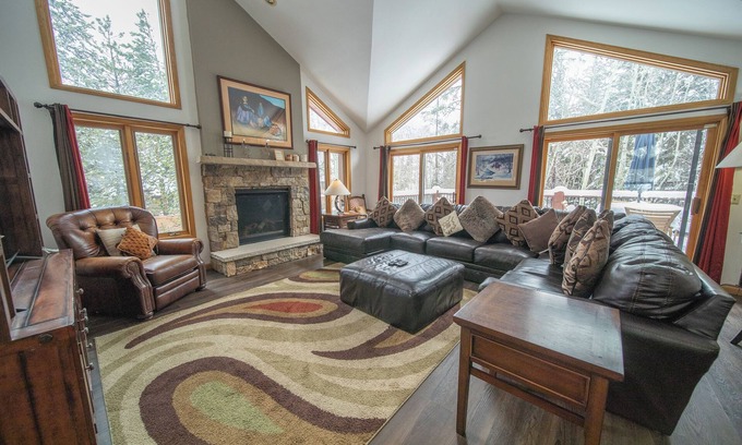 Keystone House | Bring the Dogs(fees apply) Private hot tub, large deck