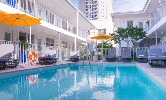 North Beach House | Bring Your Photo Club on an Art Deco Tour! 3 Units w/Kitchenette! Onsite Pool!