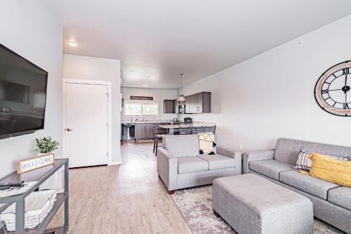 Rexburg Apartment | Bringham's Mill Apartments Perfect for Groups Full Kitchen Gym and Free Parking