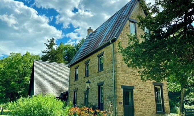 Arena House | Brisbane House: Restored Historic Stone House in the Country