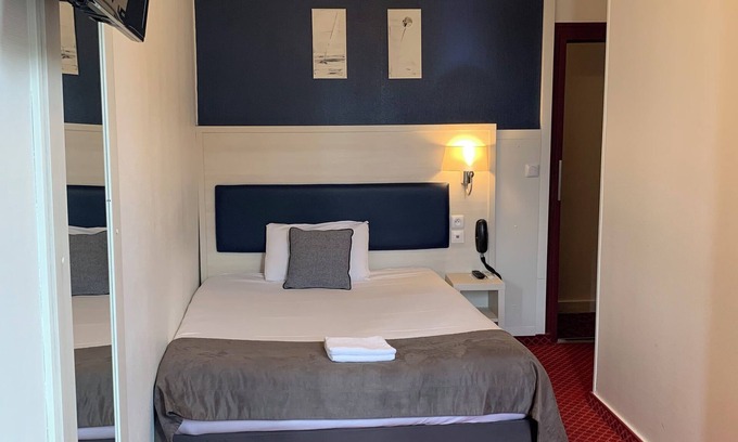 Saintes Hotel | Brit Hotel Bleu Nuit