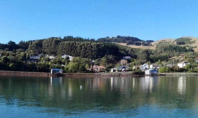 Dunedin House | Broadbay paradise, ever changing harbour views