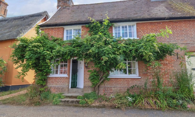 Saxmundham Cottage | BROOK COTTAGE, pet friendly, character holiday cottage in Peasenhall
