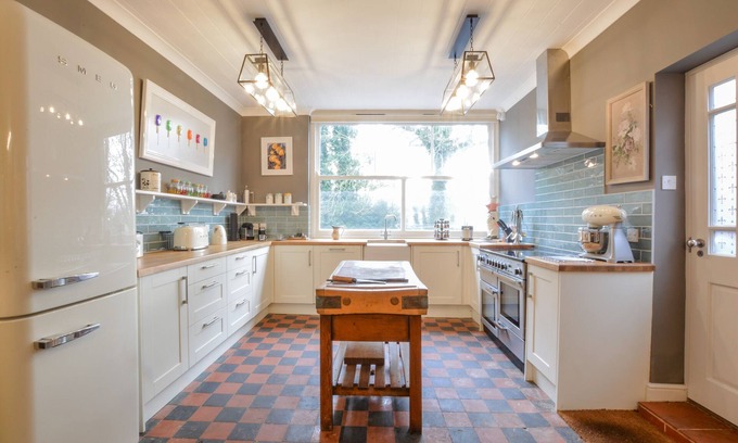 Earl Soham House | BROOK HOUSE, pet friendly, character holiday cottage in Framlingham