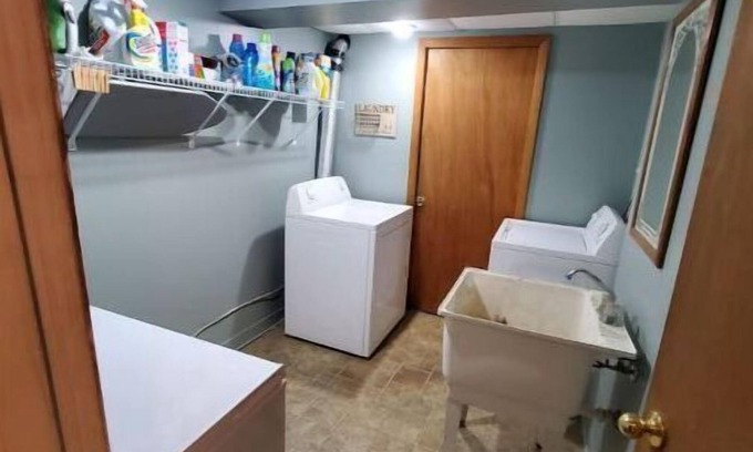 Dellslow House | Brookehaven Bungalow. Minutes from WVU, Hiking, & Cheat Lake!