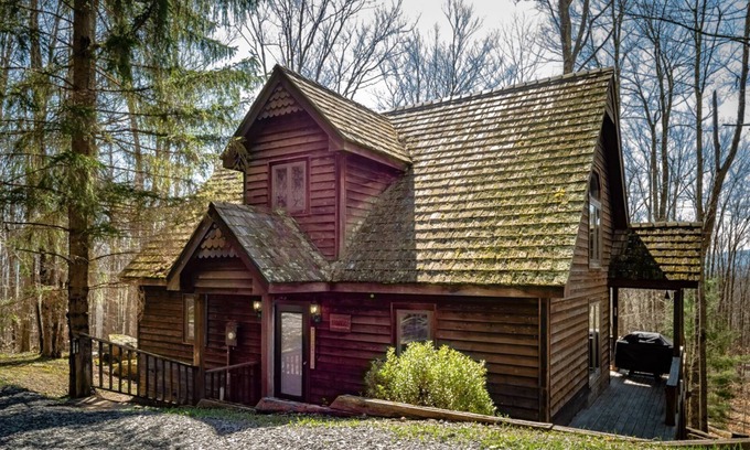 Davis House | Brookside - 162 Northpoint Way Brookside - Hot Tub, Pet Friendly, Short Drive to Two Ski Resorts & Two State Parks