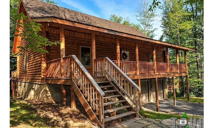 Northface Cabin | Broqvarn is a wonderful all season home! Book Now! Close to Lodge & Trails!