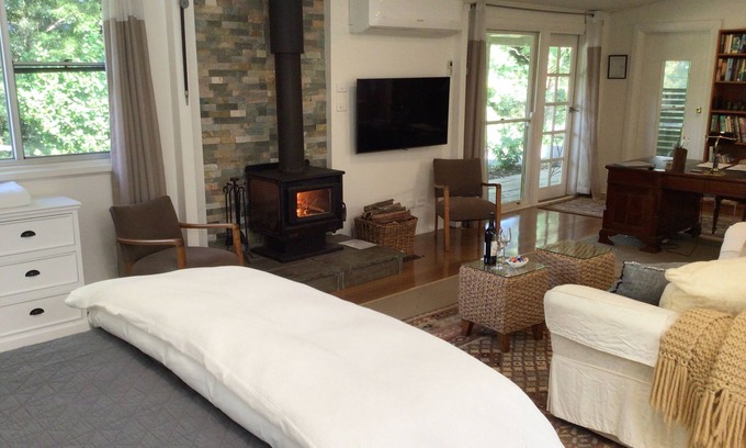 Broughton Vale Cottage | Broughton Studio - On 5 pristine acres just 5klm/5 minutes easy drive from Berry