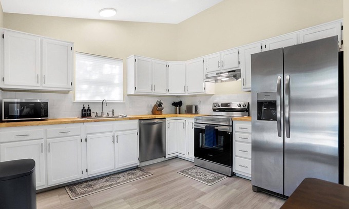 Brownsburg House | Brownsburg B&B - Relax at this newly renovated home in Downtown Brownsburg!