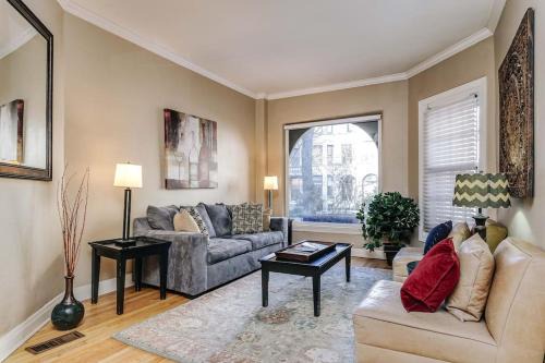 Gold Coast Apartment | Brownstone in Gold Coast