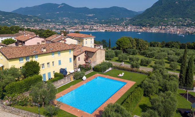 San Felice del Benaco Apartment | Bruno House Lakeview & shared pool, San Felice del Benaco, Italy
