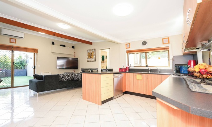 Brunswick House | BRUNSWICK, Melbourne-Cosy room in a great location. Shared Bathroom/living areas