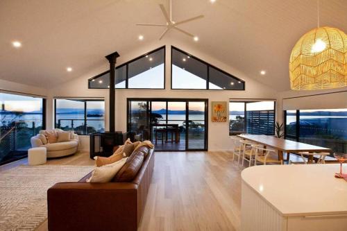 Alonnah House | Bruny Island Sunset Retreat