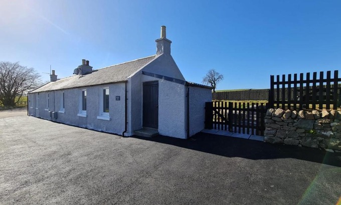 Maud House | Bruxie Holiday Cottages - Honeysuckle Cottage