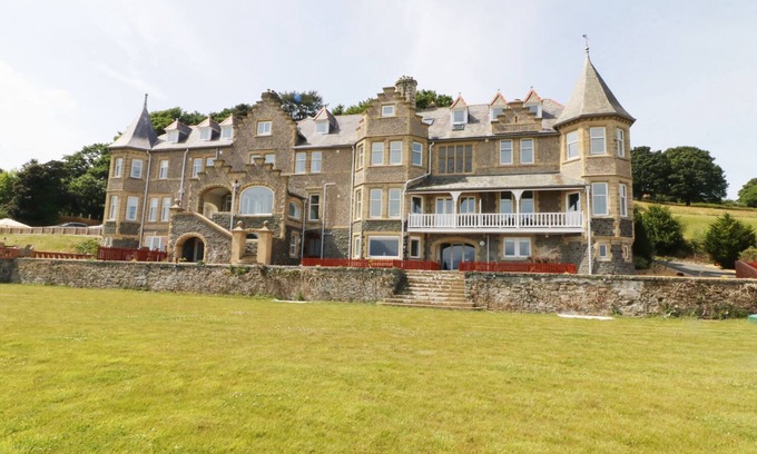 Menai Bridge Apartment | BRYN MEL APARTMENT in Glyngarth