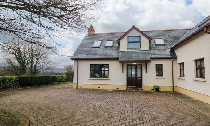 Eglwyswrw Cottage | BRYN TAWEL, pet friendly, country holiday cottage in Eglwyswrw