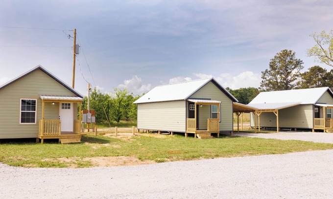 Abbeville Cabin | Buck Hill Cabins #2-Lake Eufaula Covered Boat Storage