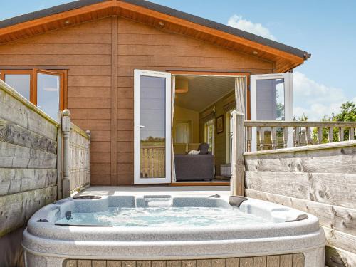 East Woodyates House | Buckland Lodge