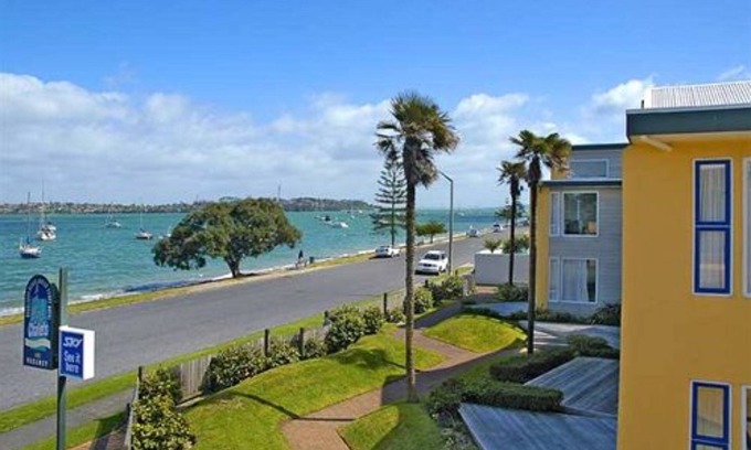 Bucklands Beach Hotel | Bucklands Beach Waterfront Motel