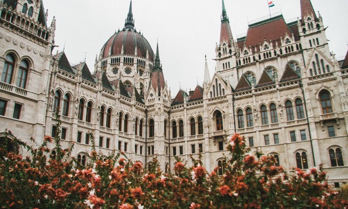 Vizivaros Apartment | Budapest Parliament studio