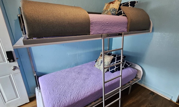 Wailuku Apartment | Budget Downtown Studio-A with European Bunk Beds, AC, WIFI & 4 free Streamers!