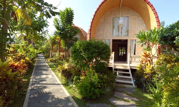 Temukus House | Budget Exotic wooden cabin in lovina.2