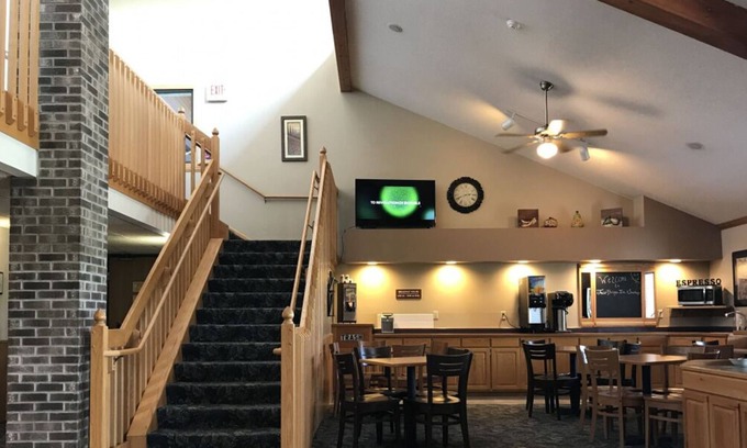 Thorp House | Budget-Friendly Getaway, Free Breakfast & Free Parking, Steps to Conway Park