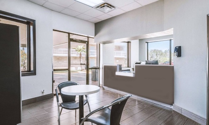 Beeville Hotel | Budget Inn Beeville