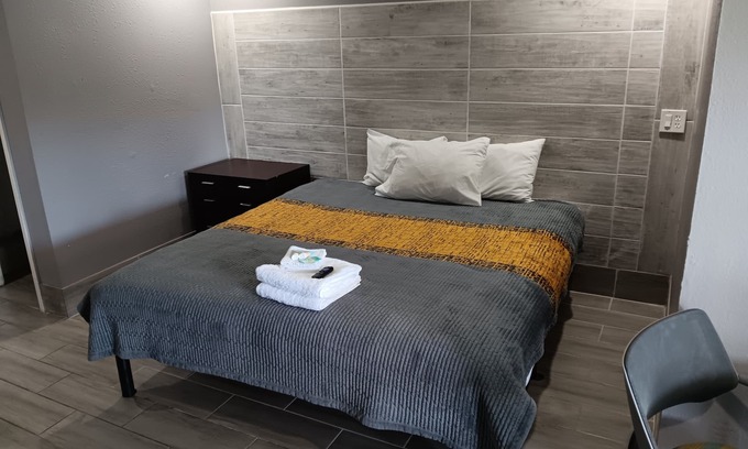 Historic Downtown Kissimmee Hotel | Budget Inn East